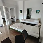 John's 3* Ksamil