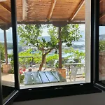 John's Konukevi Ksamil