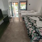 Konukevi John's 3*