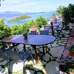 John's 3* Ksamil