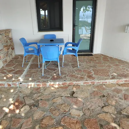 Pensión John's Ksamil