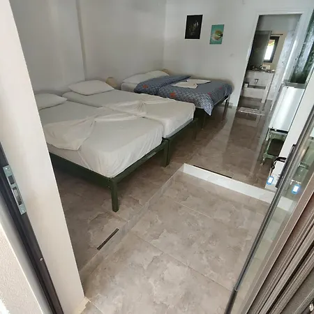 Pensión John's 3*