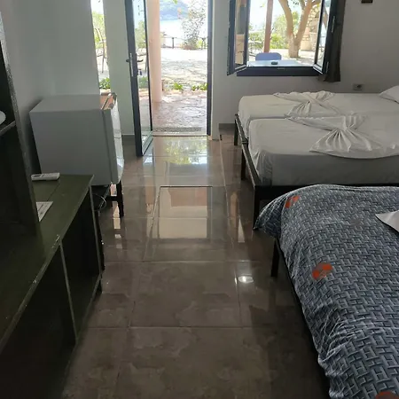 John's 3* Ksamil