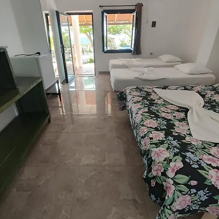 Pensión John's 3*